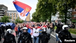 სერბეთის ფეხბურთის ნაკრების ქომაგები გელზენკირხენის ქუჩებში. 16 ივნისი, 2024 წელი