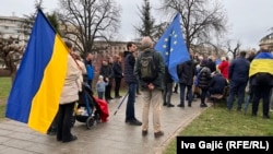 The Support Ukraine march event, held at the invitation of the Ukrainian Embassy to mark the second anniversary since the start of the war, drew people into the streets waving the flags of Ukraine and the European Union and displaying messages in support of peace.