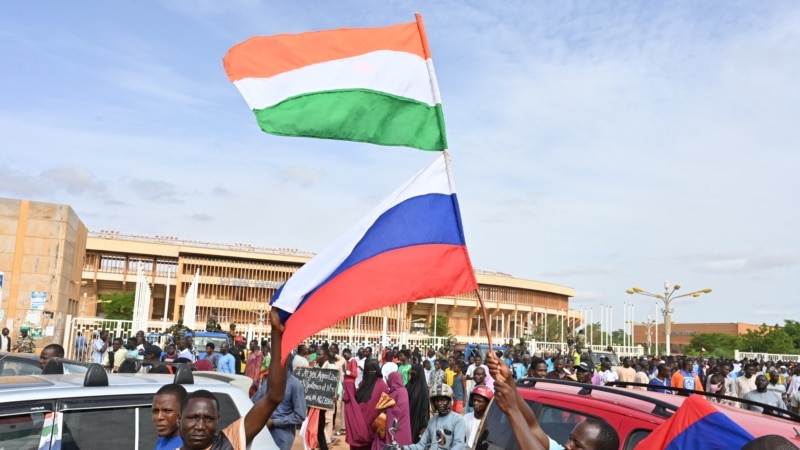 Ističe rok vojnoj hunti u Nigeru da preda vlast, hiljade se okupile u znak podrške