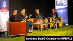 Podsekretarka za javnu diplomatiju Stejt departmenta Elizabet Alen (druga s leve strane) na panelu "Profesionalnost i sigurnost novinara u vremenu (dez)informacija" u Beogradu, 16. maj 2024. 