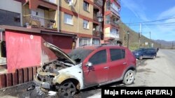 Zapaljeni automobil u Severnoj Mitrovici, Kosovo, 3. aprila 2024.