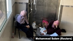 Պաղեստինցի կինը խնամում է իր երեխային Նասերի հիվանդանոցում, 24-ը հունիսի, 2024թ․