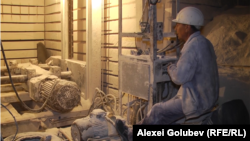 Sergiu Goldenberg, miner la cariera din Cricova, la locul de muncă. Imagine din filmul „Generații sub pământ”, septembrie 2016.