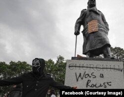 Vandalizarea statuii lui Churchill din Westminster Square sub influența curentului Black Lives Matter.