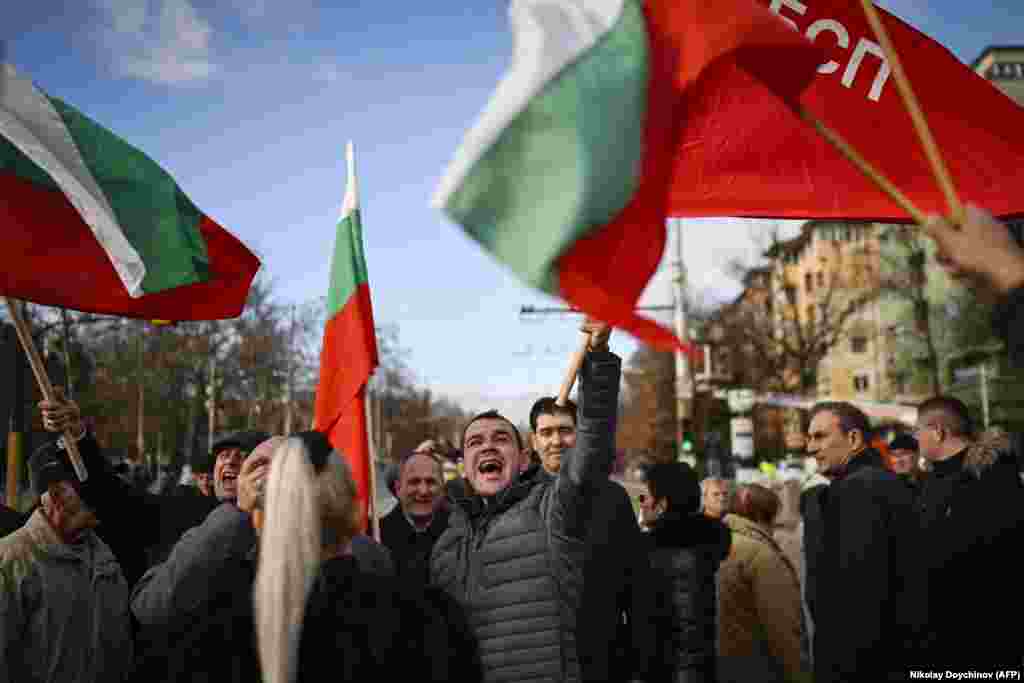 Пророссийские демонстранты 12 декабря протестуют против предстоящего сноса памятника.