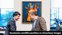 Лилиан Карп на встрече с мэром Бухареста Никушором Даном, которого поддерживает USR, июль 2023