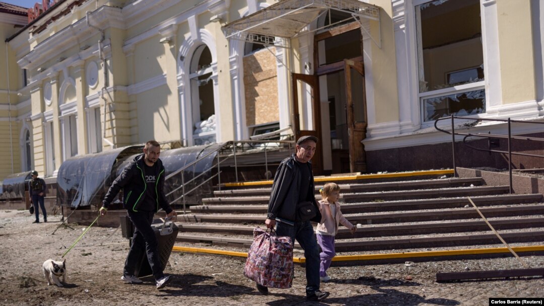  Atacurile asupra Hersonului au crescut considerabil săptămâna aceasta, cu 23 de persoane ucise în urma atacurilor rusești în regiune, de miercuri, inclusiv un bombardament asupra unui supermarket în care au fost ucise opt persoane.