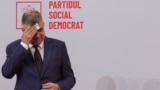 Candidatul PSD Marcel Ciolacu este favorit în cursa presidențială, dar controversele care îi marchează cariera ar putea avea impact. 