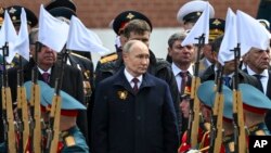 Володимир Путін під час параду на Красній площі у Москві. Росія, 9 травня 2024 року