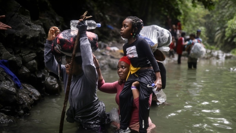 Најмалку 40 лица загинаа во пожар на брод кај Хаити