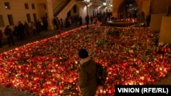 Каргашалуу окуяда набыт кеткендерге жагылган шамдар. Прага, Чехия.