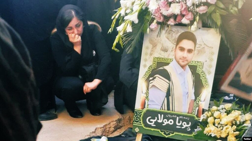 تصویر منتشر شده از مراسم یادبود پویا مولایی‌راد