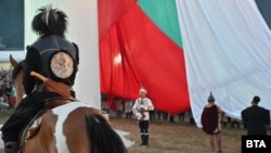 Българското знаме беше издигнато на 111-метров пилон на Роженските поляни в Родопите.