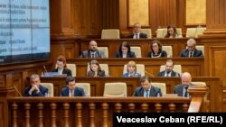 Miniștri din Guvernul Recean la ședința Parlamentului din 16 februarie. 