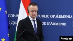 Armenia - Hungary's Foreign Minister Peter Szijjarto at a joint news conference with his Armenian counterpart Ararat Mirzoyan, Yerevan, October 27, 2023.