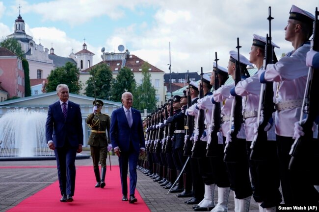 Presidenti i SHBA-së, Joe Biden, arrin në samitin e NATO-s në Vilnius.