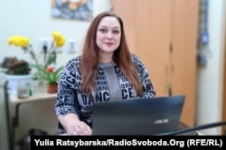 Lolita Glotova volunteers at the shelter.