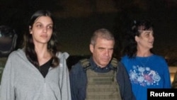 Judith Raanan dhe Natalie Raanan pak minuta pas lirimit nga Hamasi.