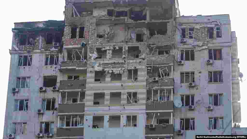 Багатоповерхівка в Голосіївському районі Києва, де внаслідок падіння уламків виникла пожежа, 30 травня 2023 року &nbsp;