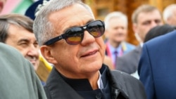Рустам Минниханов в очках от бренда Stefano Ricci за 1 500 евро на праздновании Сабантуя в 2024 году