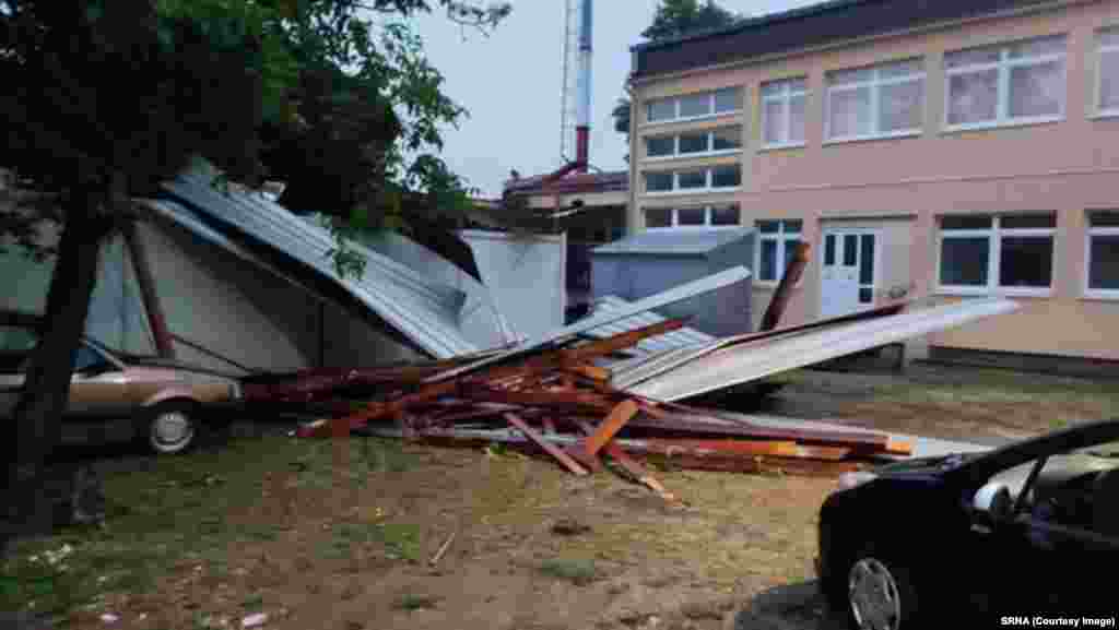 Dëmet e shkaktuara nga stuhia në një spital në Bijeljina, Bosnjë. 20 korrik 2023.