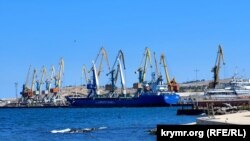 Сухогруз FEDOR в порту Феодосии, 24 августа 2023 года