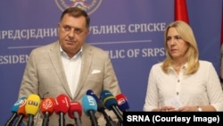 Milorad Dodik (left) and Zeljka Cvijanovic, the Serbian member of the tripartite federal presidency, hold a press conference in Banja Luka on June 29.