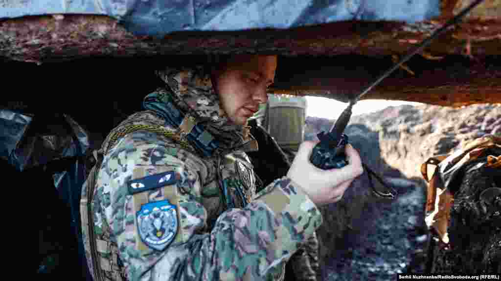 Аеророзвідники знаходять ціль &ndash; це скупчення російських військових у посадках неподалік Бахмуту. Командир групи аеророзвідників Назар передає координати командуванню