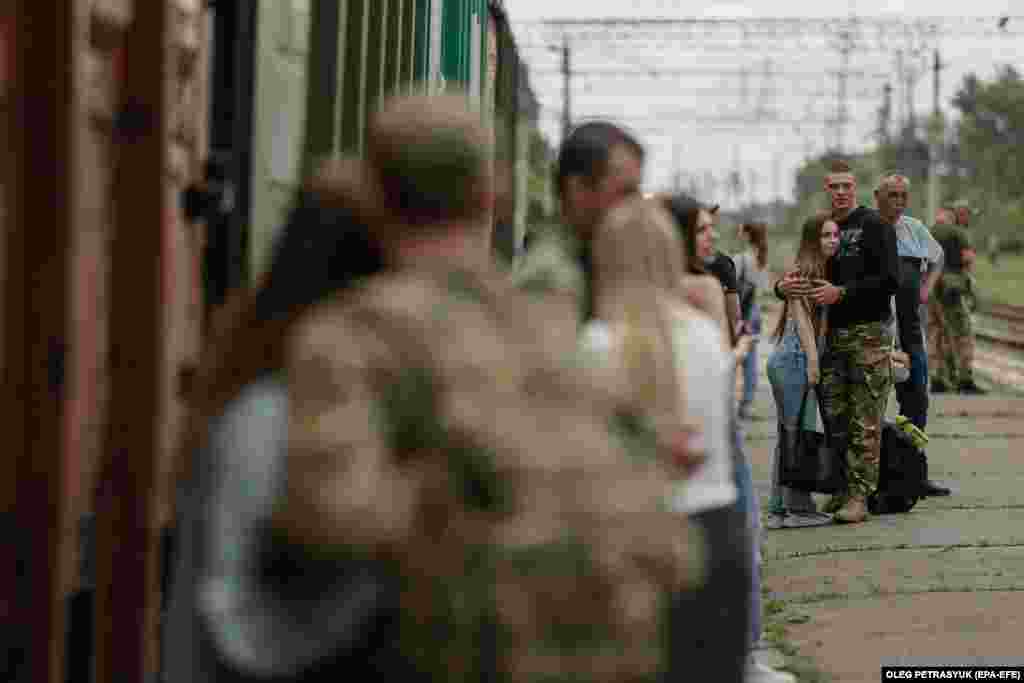 Couples bid farewell to each other on the platform in Kramatorsk.