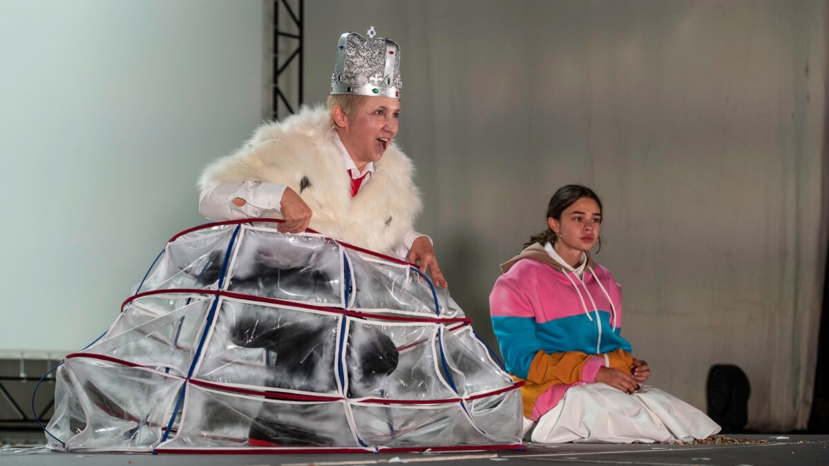 Украйна е победила във войната. Путин е задържан в Хага,