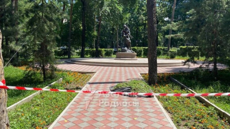 Активистам не позволили провести акцию памяти Садыкова в алматинском сквере