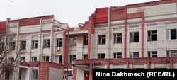 Пошкоджена лікарня в Чернігові, розташована поряд з будинком Оксаниної сестри