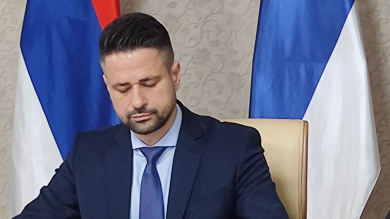 Ministar iz Dodikove stranke proveo odluku Schmidta i doznačio novac za izbore