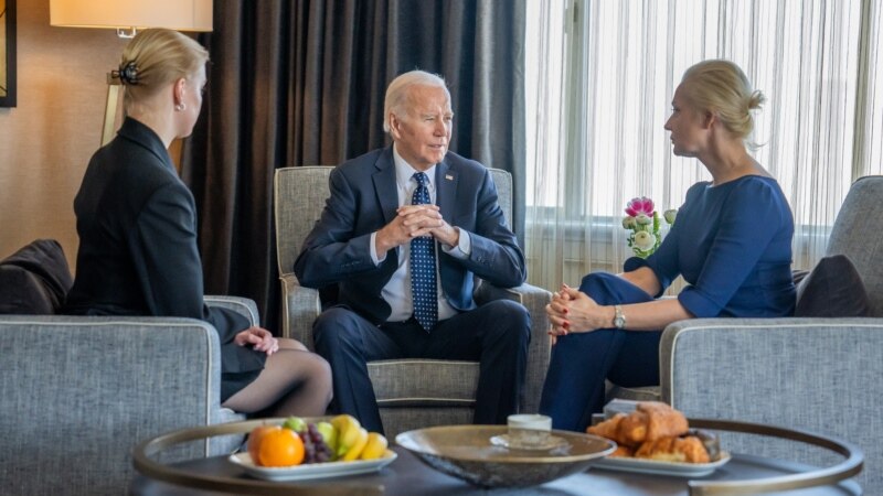 Biden s-a întâlnit cu văduva și cu fiica lui Navalnîi și a anunțat noi sancțiuni împotriva Rusiei
