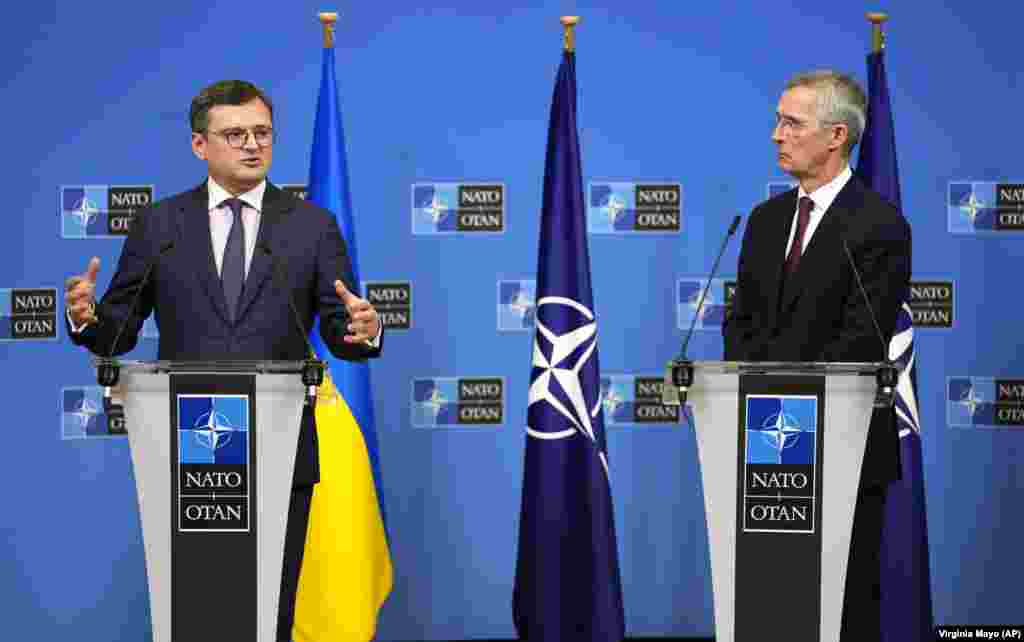 БЕЛГИЈА -&nbsp;Генералниот секретар на НАТО, Јенс Столтенберг, на 21 феврурари изјави дека жали поради одлуката на Русија да го суспендира своето учество во најновиот билатерален договор за контрола на нуклеарното оружје СТАРТ и ја повика Москва повторно да размисли.
