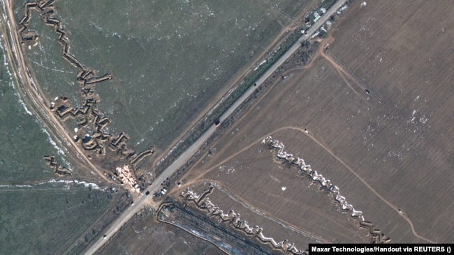 Как российские войска готовятся к войне в Крыму: спутниковые снимки
