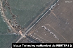Спутниковый снимок российских военных укреплений в селе Медведевка, 11 февраля 2023 года