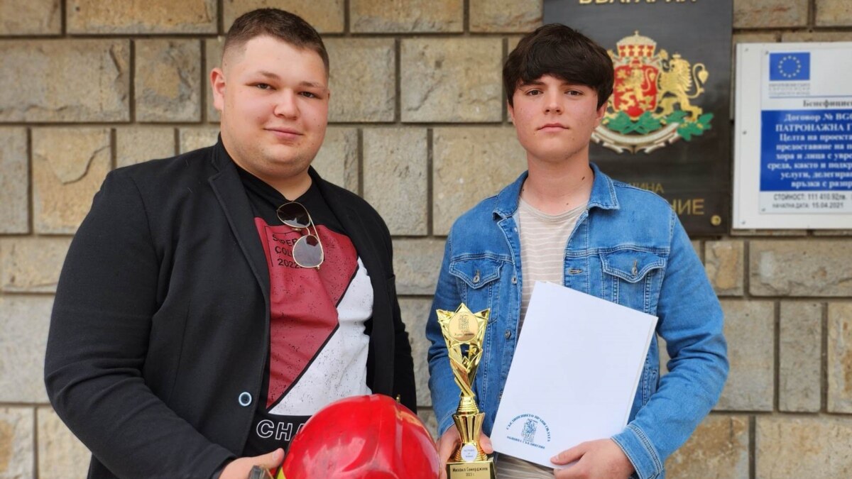 Две 19-годишни момчета от малкия град Съединение край Пловдив рискуваха