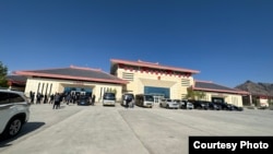 Эркечтам өткөрмө бекетинин Кытай тараптагы көрүнүшү. (архив)