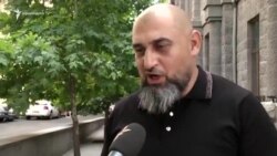 Ակտիվիստն ու ոստիկանը մեղադրում են միմյանց իրար նկատմամբ բռնություն կիրառելու մեջ
