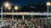 Протестувальники на площі Героїв у Тбілісі вночі 3 травня 2024 року
