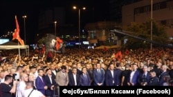 Знаме со карта на „Голема Албанија“ на концертот по повод посетата на Албин Курти на Тетово