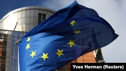 Zastava EU ispred sjedišta Evropske komisije, u Briselu, 1. februara 2023. 