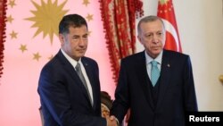 سینان اوغان (چپ) در دور دوم از اردوغان حمایت کرد