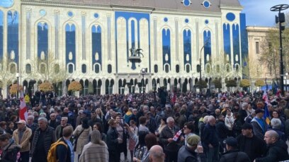 Хиляди поддръжници на грузинската опозиция се събраха в неделя в