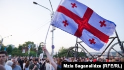 Thousands of Georgians protested on April 28 against plans to introduce a "foreign agents" law.
