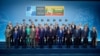 A NATO-tagországok vezetői a szövetség vilniusi csúcstalálkozóján, Litvániában 2023. július 11-én