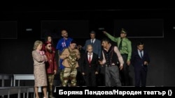  Путин и обкръжението му в постановката 