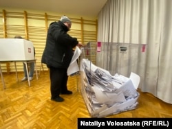 Під час голосування на вибюорчій дільниці у Варшаві
