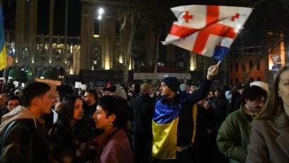 Масови протести и обвинения в прокарване на руска политика Събитията
